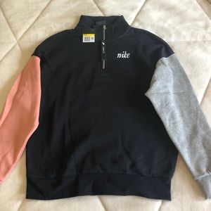 Nike double color sleeve quarter zip.
